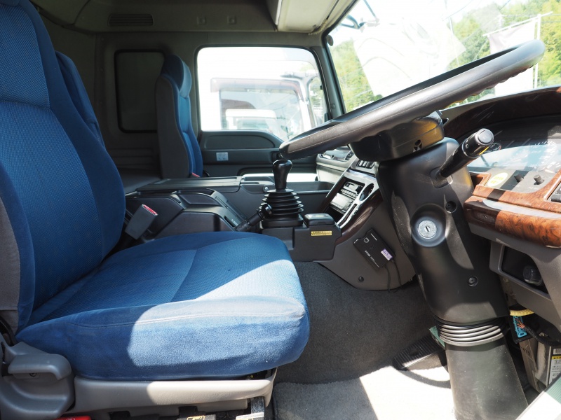 いすゞ ギガ ウイング車 大型 QKG-CYJ77A 年式 H25[写真35]