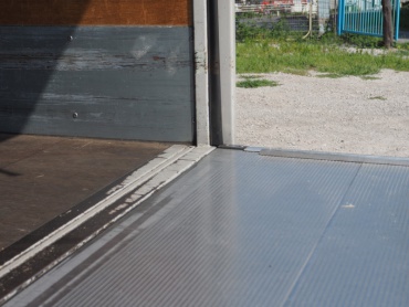 いすゞ エルフ バン車 小型 BKG-NPR85AN 年式 H22 [写真15]