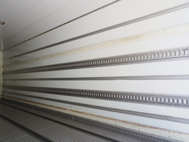 いすゞ フォワード 冷凍バン 中増t LKG-FTR34T2 年式 H23[写真21]