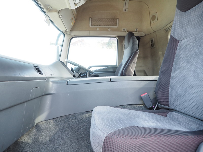 三菱ふそう スーパーグレート トラクタ 大型 QKG-FP54VDR 年式 H24[写真25]