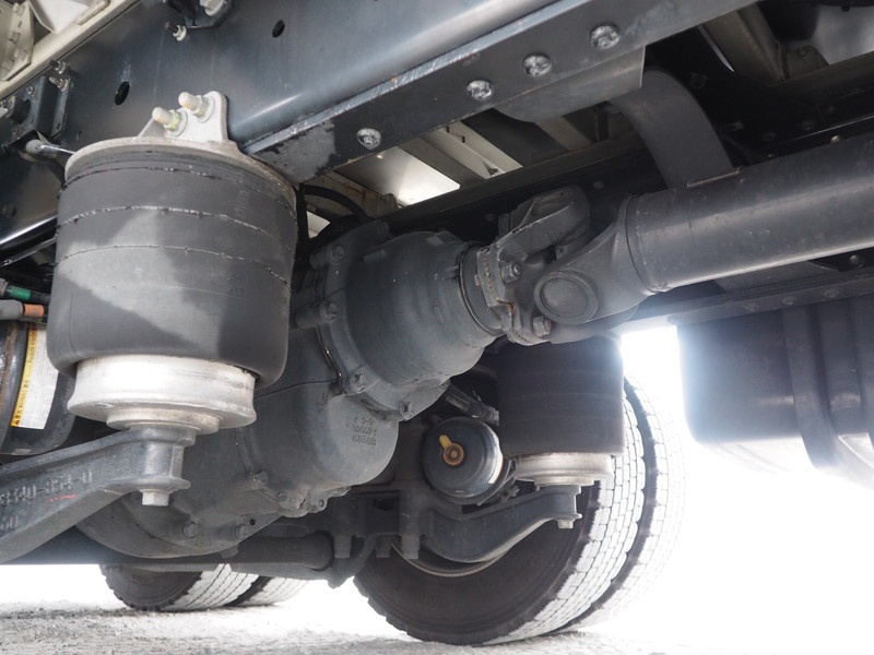 いすゞ ギガ ウイング車 大型 QKG-CYJ77B 年式 H28[写真40]