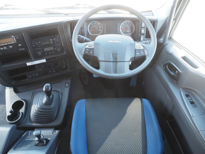 いすゞ ギガ ウイング車 大型 QKG-CYJ77B 年式 H28[写真33]