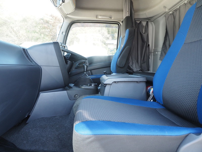 いすゞ ギガ ウイング車 大型 QKG-CYJ77B 年式 H28[写真37]