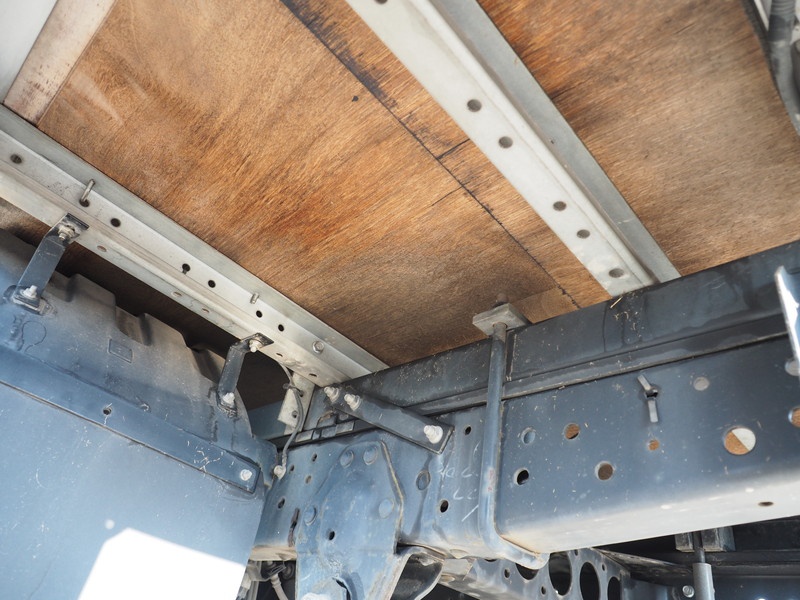 いすゞ エルフ バン車 小型 BKG-NLR85AN 年式 H20[写真18]