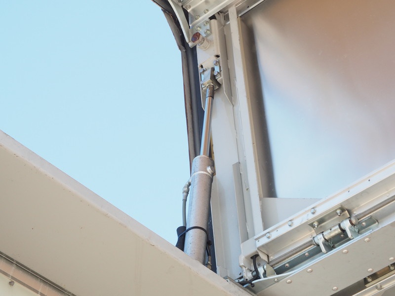 いすゞ ギガ ウイング車 大型 PDG-CYJ77W8 年式 H21[写真17]