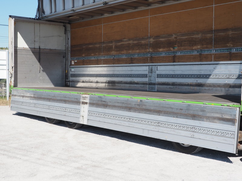 いすゞ ギガ ウイング車 大型 PDG-CYJ77W8 年式 H21[写真12]