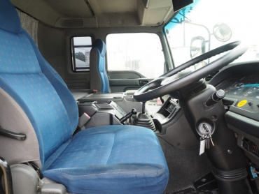 いすゞ ギガ ウイング車 大型 PDG-CYJ77W8 年式 H20 [写真30]