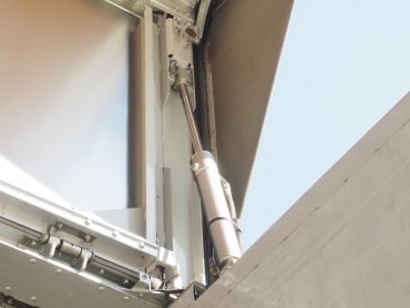 いすゞ ギガ ウイング車 大型 PDG-CYJ77W8 年式 H21 [写真16]