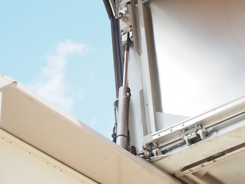 いすゞ ギガ ウイング車 大型 PDG-CYJ77W8 年式 H20[写真15]