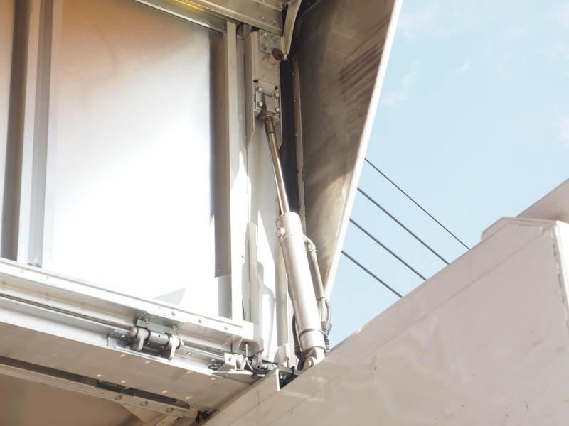 いすゞ ギガ ウイング車 大型 PDG-CYJ77W8 年式 H20[写真16]