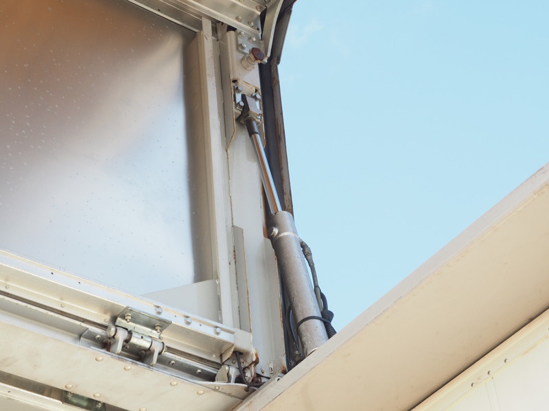 いすゞ ギガ ウイング車 大型 PDG-CYJ77W8 年式 H20[写真23]