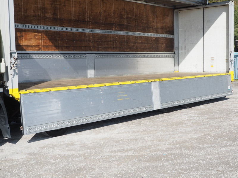 いすゞ ギガ ウイング車 大型 PDG-CYJ77W8 年式 H20[写真21]