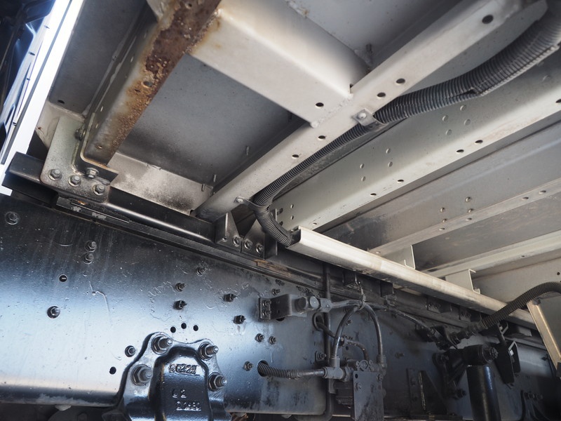 いすゞ ギガ ウイング車 大型 PDG-CYJ77W8 年式 H20[写真40]