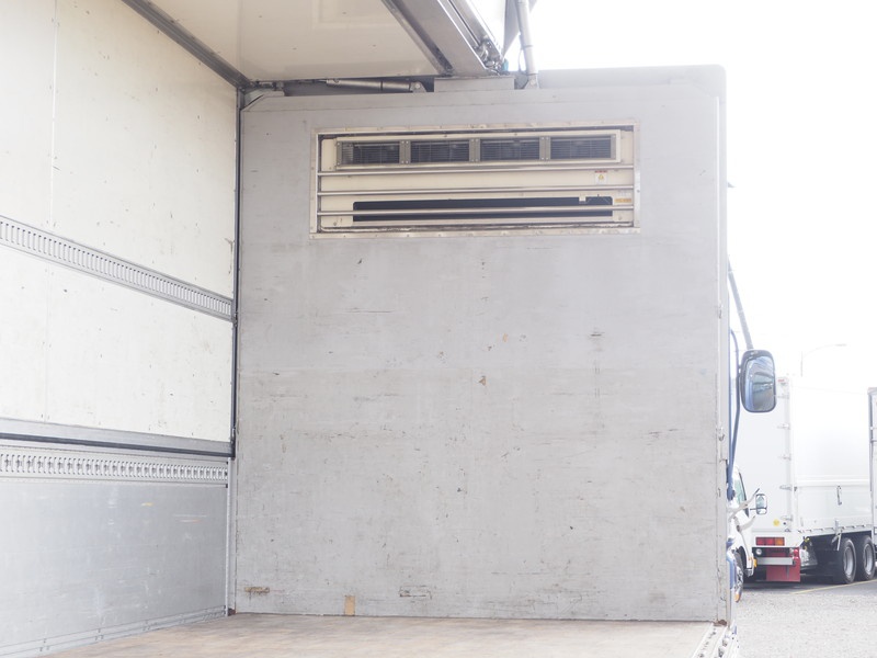 いすゞ ギガ 冷凍ウイング 大型 PKG-CYJ77W8 年式 H20[写真13]