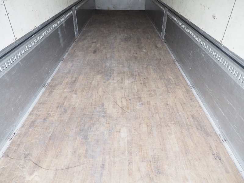 いすゞ ギガ 冷凍ウイング 大型 PKG-CYJ77W8 年式 H20[写真29]