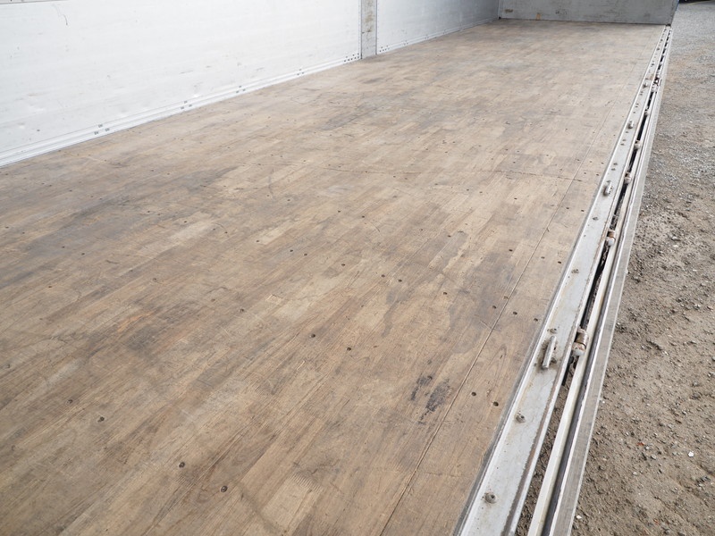 いすゞ ギガ 冷凍ウイング 大型 PKG-CYJ77W8 年式 H20[写真15]