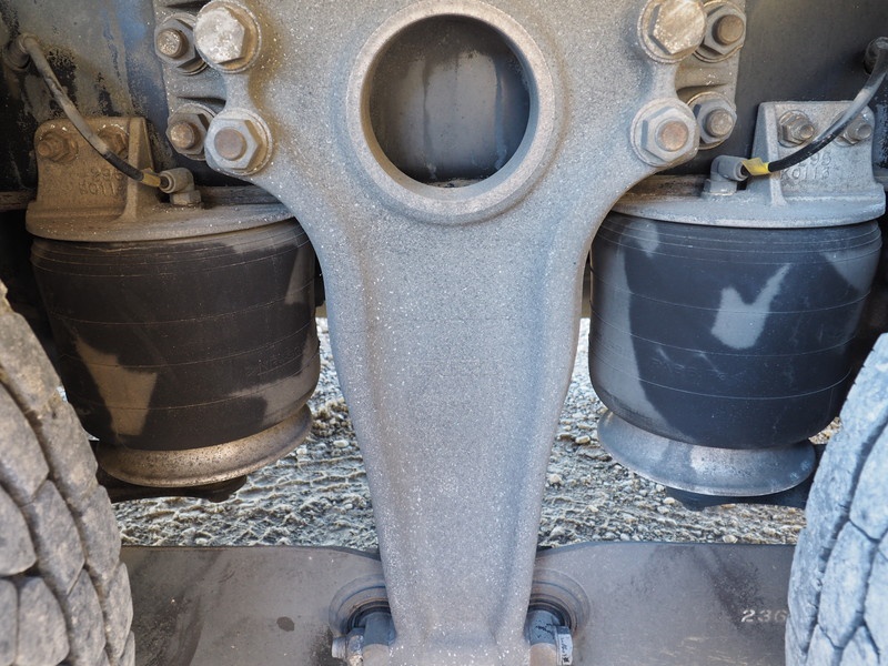 いすゞ ギガ ウイング車 大型 QKG-CYJ77A 年式 H24[写真43]