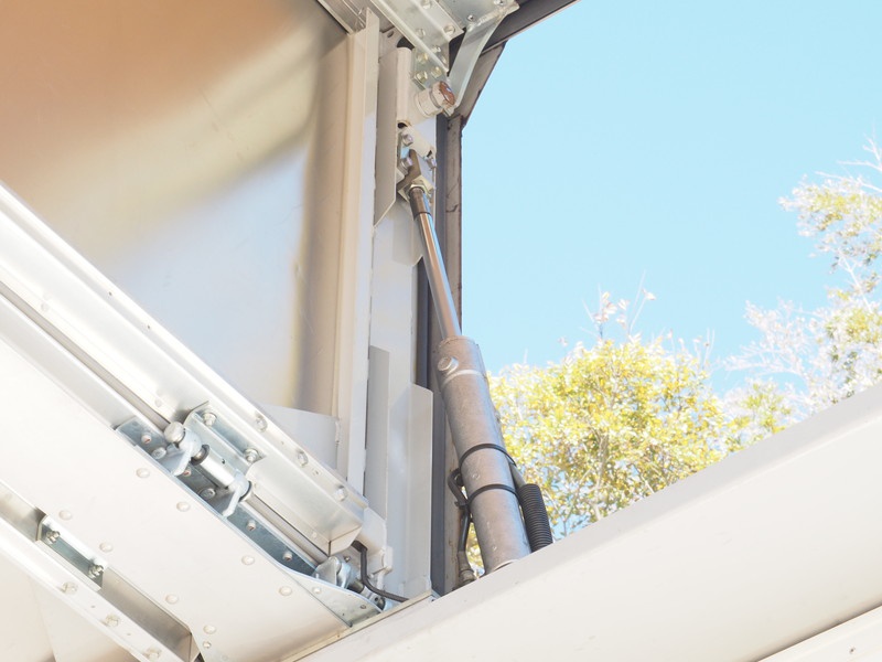 いすゞ ギガ ウイング車 大型 QKG-CYJ77A 年式 H24[写真25]