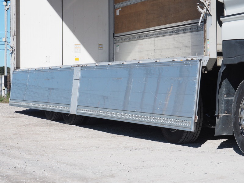 いすゞ ギガ ウイング車 大型 QKG-CYJ77A 年式 H24[写真12]