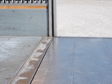 いすゞ エルフ バン車 小型 BDG-NPR85AN 年式 H21 [写真15]