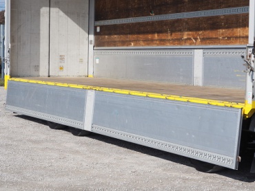 いすゞ ギガ ウイング車 大型 PDG-CYJ77W8 年式 H20 [写真10]