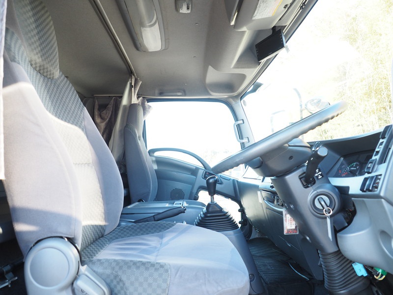 いすゞ フォワード バン車 中型 TKG-FRR90T2 年式 H25[写真22]