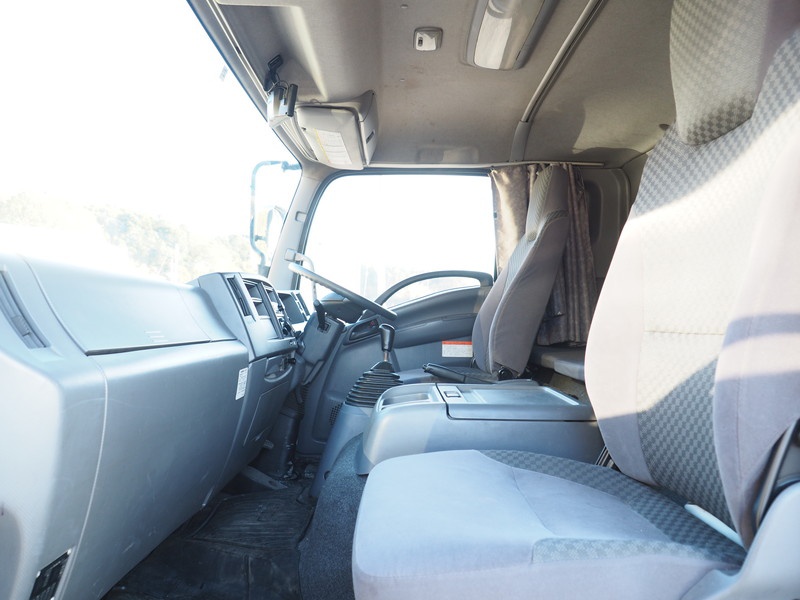 いすゞ フォワード バン車 中型 TKG-FRR90T2 年式 H25[写真26]