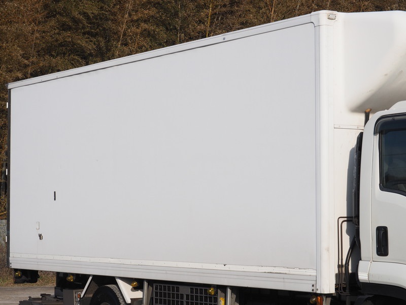 いすゞ フォワード 冷凍バン 中型 PKG-FRR90S2 年式 H19[写真09]