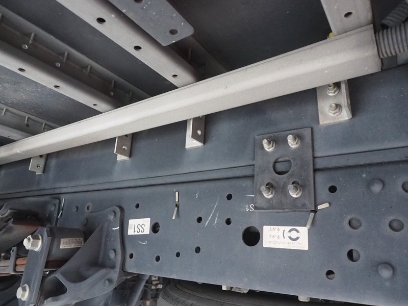 いすゞ エルフ ウイング車 小型 SKG-NPR85AN 年式 H23[写真37]