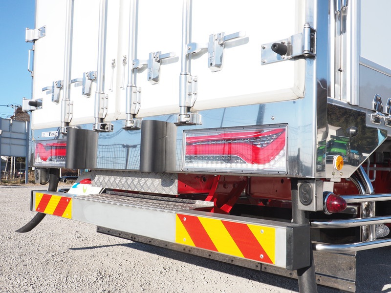 いすゞ ギガ 冷凍ウイング 大型 QKG-CYJ77A 年式 H24[写真28]