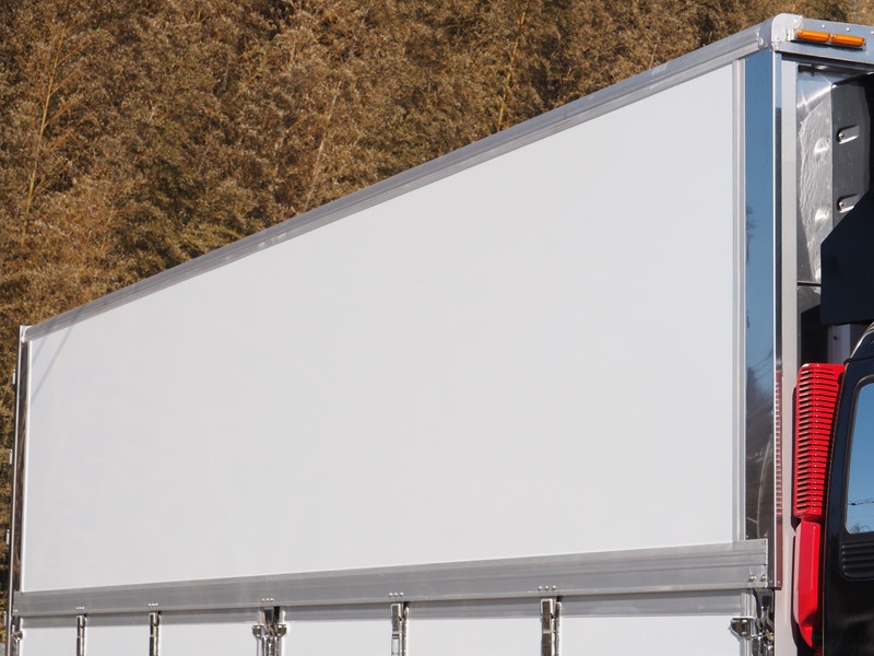 いすゞ ギガ 冷凍ウイング 大型 QKG-CYJ77A 年式 H24[写真09]