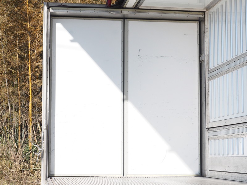 いすゞ ギガ 冷凍ウイング 大型 QKG-CYJ77A 年式 H24[写真16]