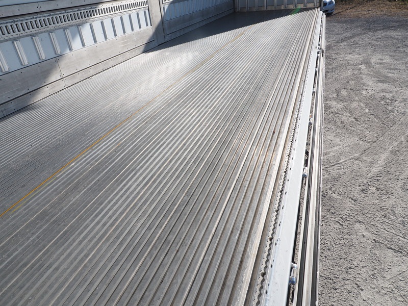 いすゞ ギガ 冷凍ウイング 大型 QKG-CYJ77A 年式 H24[写真14]