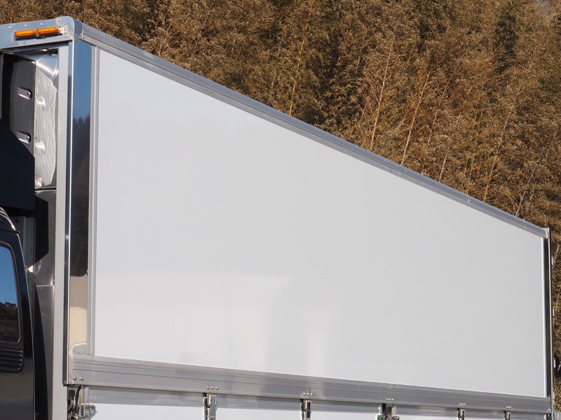 いすゞ ギガ 冷凍ウイング 大型 QKG-CYJ77A 年式 H24[写真20]