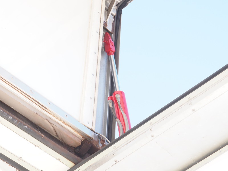 いすゞ ギガ 冷凍ウイング 大型 QKG-CYJ77A 年式 H24[写真25]