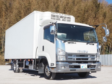 いすゞ フォワード 冷凍バン 中型 TKG-FRR90S2 年式 H26[写真03]