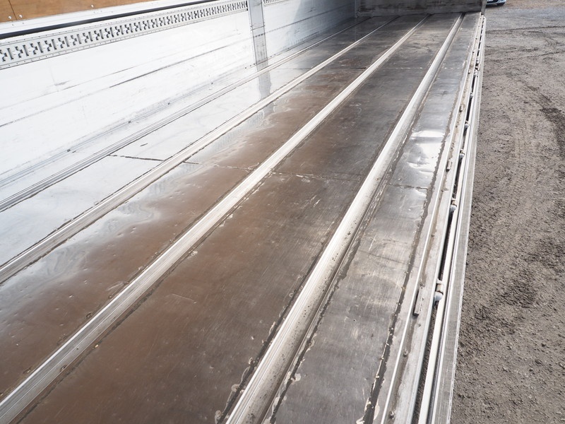 いすゞ ギガ ウイング車 大型 LKG-CYJ77A 年式 H23[写真14]