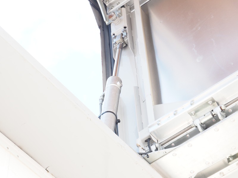 いすゞ ギガ ウイング車 大型 LKG-CYJ77A 年式 H23[写真25]