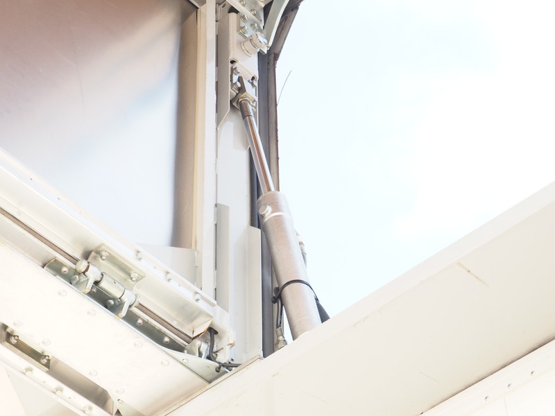 いすゞ ギガ ウイング車 大型 LKG-CYJ77A 年式 H23[写真18]