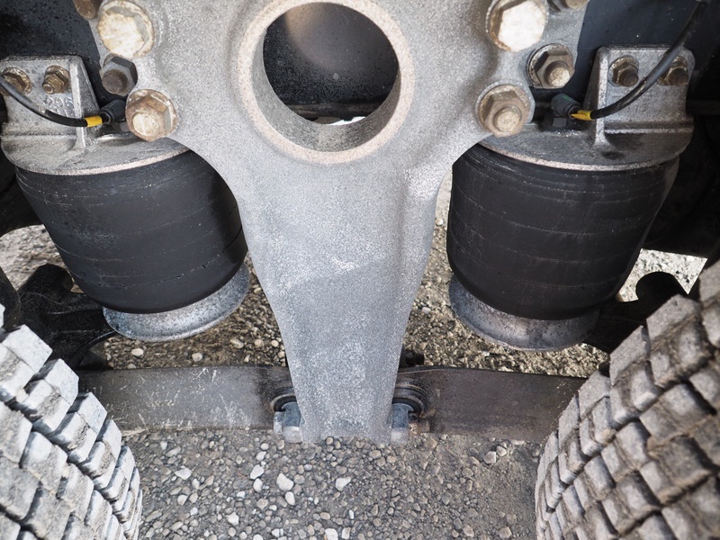 いすゞ ギガ ウイング車 大型 LKG-CYJ77A 年式 H23[写真42]