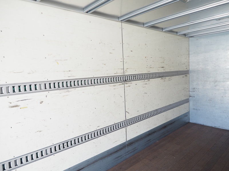 いすゞ エルフ バン車 小型 TRG-NPR85AN 年式 H28[写真16]