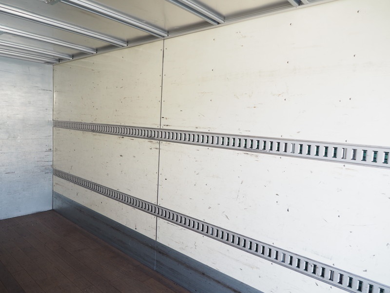 いすゞ エルフ バン車 小型 TRG-NPR85AN 年式 H28[写真17]