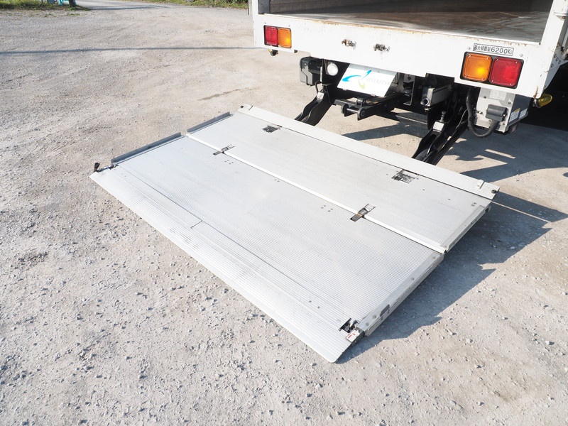 いすゞ フォワード ウイング車 中増t LKG-FTR90T2 年式 H23[写真29]