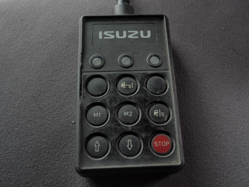 いすゞ ギガ ウイング車 大型 PDG-CYJ77W8 年式 H20[写真38]