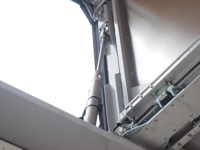 いすゞ ギガ ウイング車 大型 LKG-CYJ77A 年式 H24[写真18]