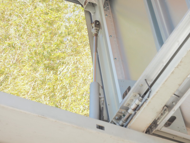 いすゞ ギガ ウイング車 大型 PDG-CYJ77W8 年式 H20[写真18]