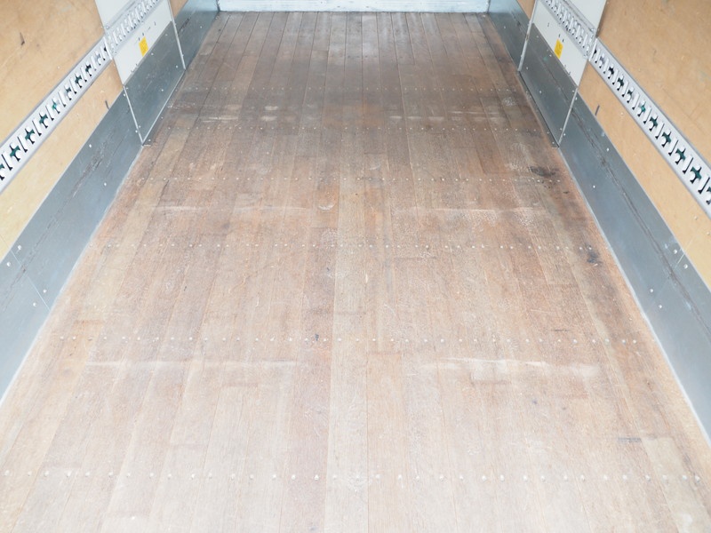 いすゞ エルフ バン車 小型 TPG-NPR85AN 年式 H28[写真18]