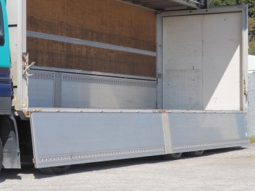 いすゞ ギガ ウイング車 大型 PDG-CYJ77W8 年式 H20 [写真23]