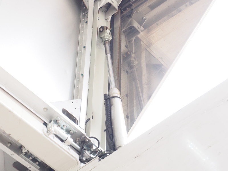 いすゞ ギガ ウイング車 大型 LKG-CYJ77AA 年式 H24[写真17]