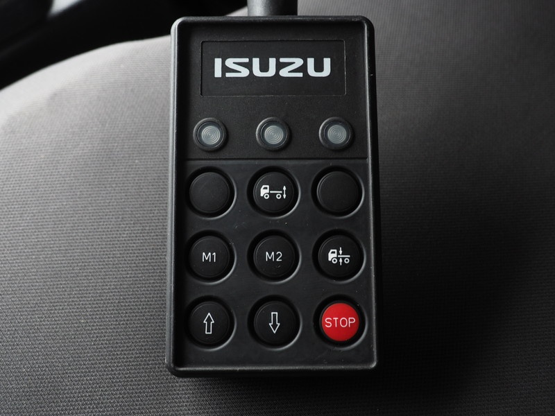 いすゞ ギガ 冷凍ウイング 大型 QKG-CYJ77A 年式 H25[写真40]